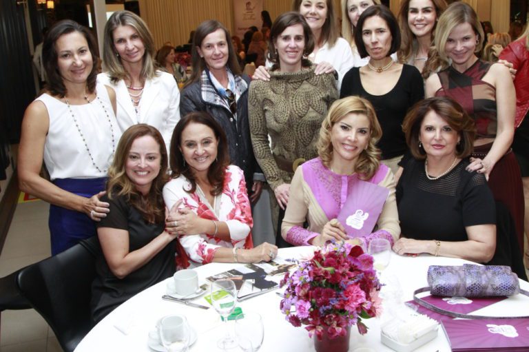 Equipe e voluntárias do Instituto Amiga dos Sonhos